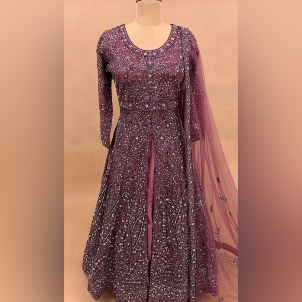 💕 Trade 💕Beautiful purple/wine color front cut gown